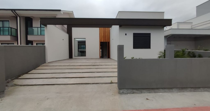 Casa Unifamiliar 03 dormitórios, 01 suíte
