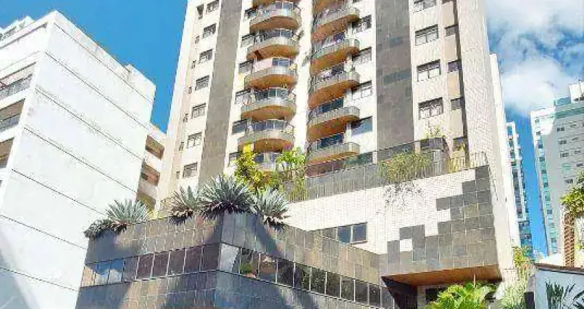 Excelente apartamento 3/4 com suíte, sala 3 ambientes com varanda, copa/cozinha planejada, DCE, 2 vagas. Prédio c/ área de lazer e área gourmet.Centro