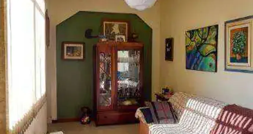 Apartamento 5 quartos, 3 banheiros, cozinha ampla e garagem. Ótima localização no Cruzeiro do Sul a 300m da av. Rio Branco