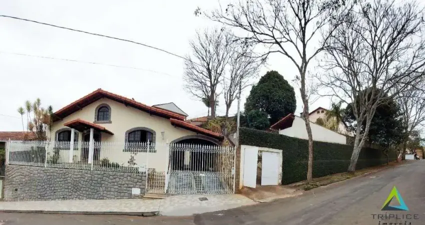 Casa 4 quartos com suíte, 2 salas e ampla área externa com quintal em localização privilegiada no Bom Clima.