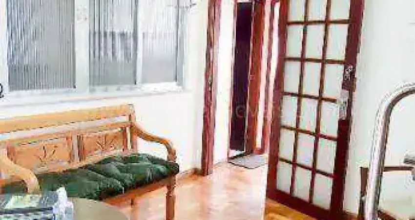 Sala comercial ampla dividida em 3 ambientes. Localização privilegiada na rua Halfeld. Prédio com portaria 24h e 3 elevadores. Oportunidade!
