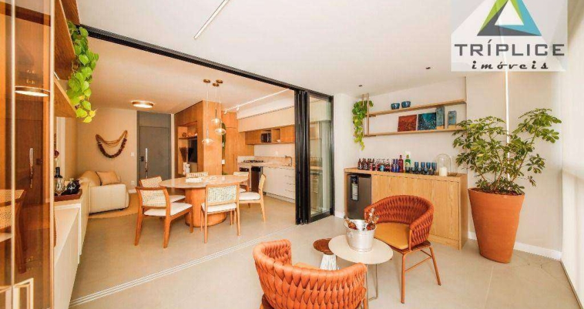 Apartamento Garden alto padrão, 3 quartos com suíte, 3 vagas, ampla área externa com 131m², lazer, frente. Localização privilegiada no Santa Helena!