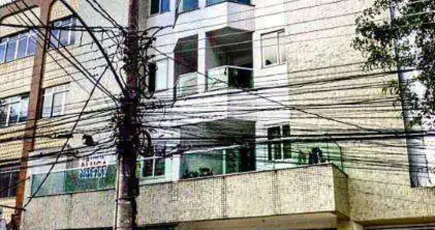 Apartamento Quarto e Sala com varanda, vaga moto, elevador e localização privilegiada no bairro Paineiras.