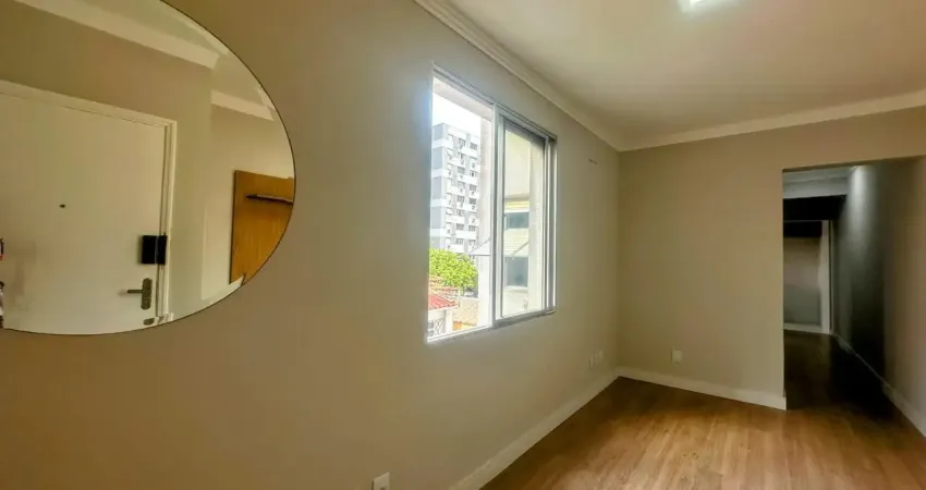 1 dorm. 100% reformado com moveis planejados e apenas 20m da praia