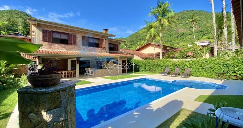 Casa moderna de luxo perto da praia: o refúgio perfeito para férias inesquecíveis.