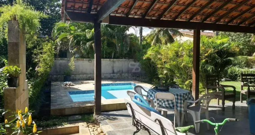 Casa linear de 3 quartos / 1 suíte, piscina, churrasqueira e 3 vagas