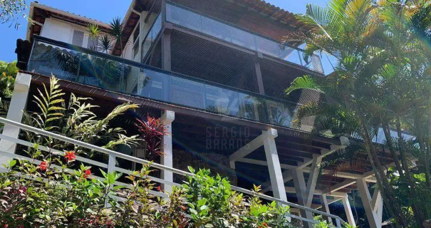 Casa no melhor condomínio de Itaipú, 3 amplos quartos, todos suítes, closet, lazer.