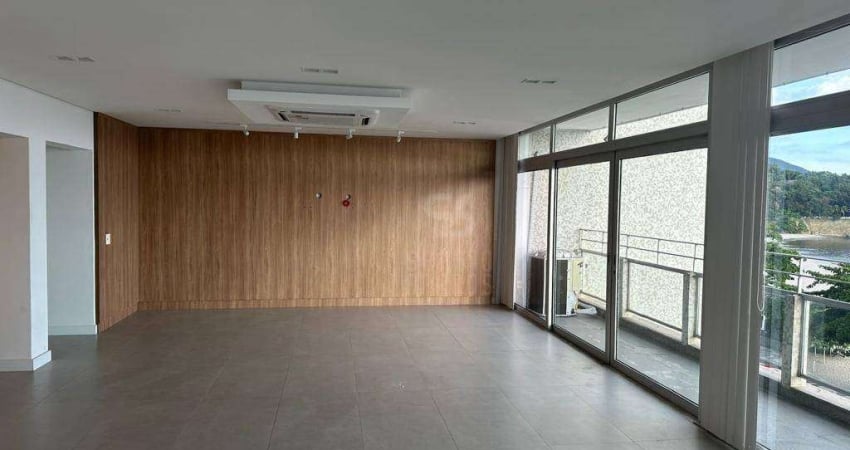 Apartamento de alto luxo, frente mar, fino acabamento, reformado, vazio.