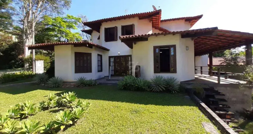 Linda casa duplex no melhor condomínio da Região Oceânica, Vale de Itaipú, 4 quartos, piscina.
