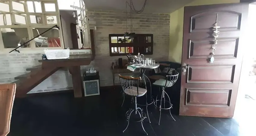 Ampla casa de 6 quartos, 4 suítes, vista deslumbrante p Baía de Guanabara