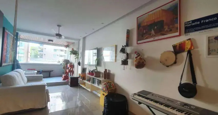 Apartamento de 3 quartos, 1 suíte, todo montado, amplo, junto ao Campo São Bento, 2 vagas. Lazer na cobertura.