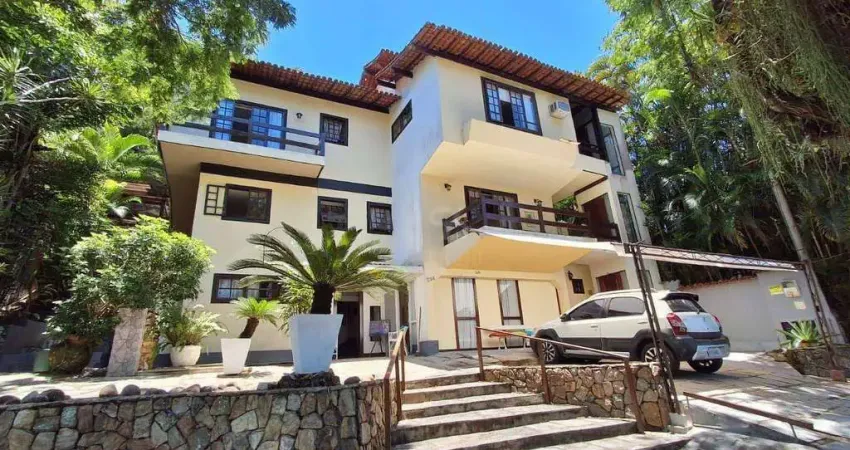 Casa no melhor condomínio da região Oceânica, Vale de Itaipú, 4 quartos, piscina e sauna.