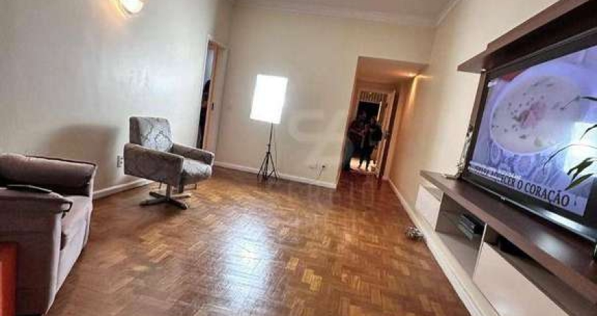 Apartamento de 3 quartos, na rua Paulo Gustavo, reformado,  com vaga, no miolo de Icaraí