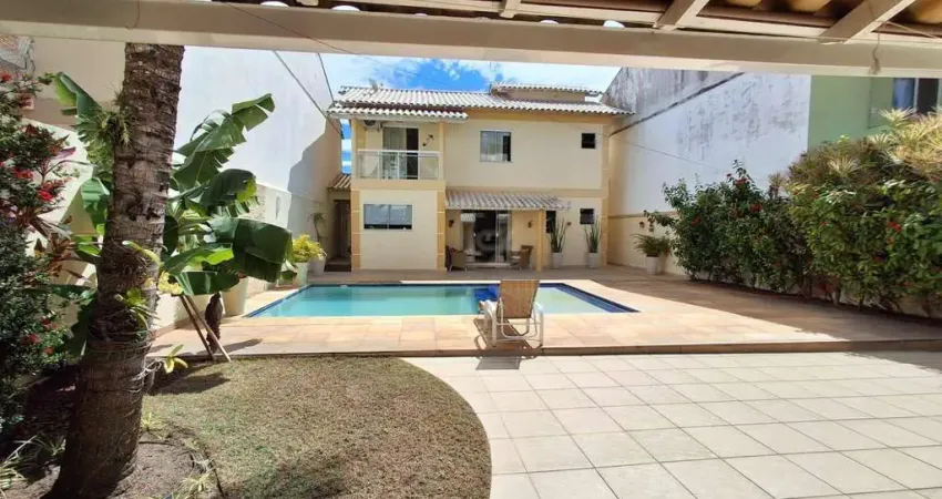 Belíssima casa duplex de 4 quartos, 1 suíte,  em rua fechada próximo ao mercado Maravista, 1 vaga coberta. Piscna e churrasqueira.