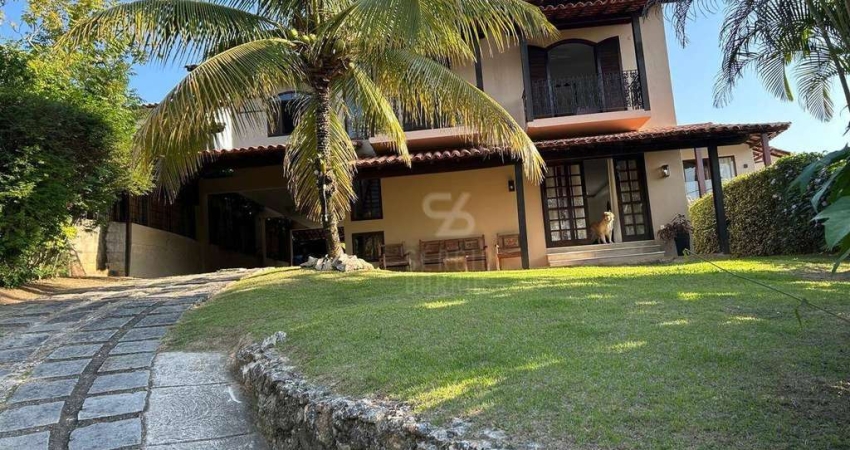 Casa de 4 quartos, 4 suítes, em condomínio no Badu, em Pendotiba. Lazer.