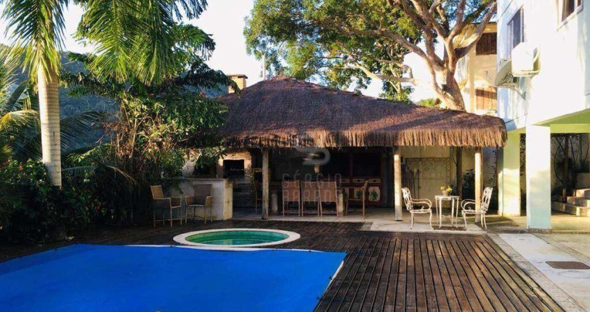 Casa com 3 quartos à venda, em condomínio em Camboinhas, 460 m² de construção. 4 vagas.