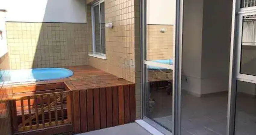 Cobertura Duplex com 3 quartos, 1 suíte, vazia, piscina e churrasqueira, 2 vagas.