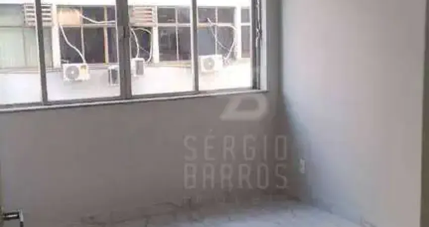 Apartamento 2 quartos com dependência no centro, junto à prefeitura.