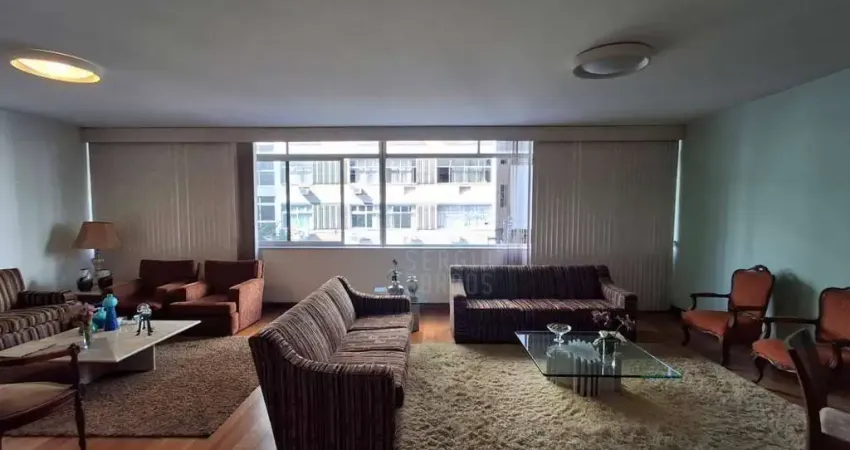 Apartamento de 4 quartos, 2 suítes, na quadra da praia, sol manhã, frente, muito amplo, 2 vagas.