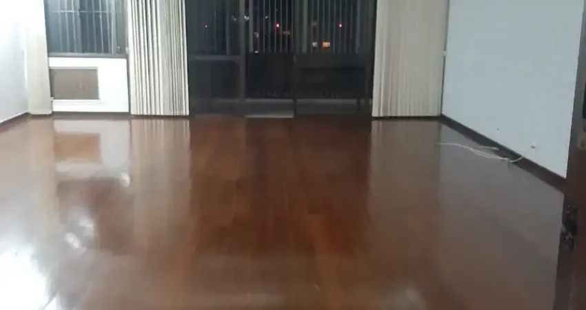 Raridade em Copacabana - 3 quartos (2 suítes) - 260m2 - 3 vagas - planta circular