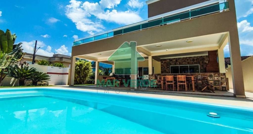 Sobrado espetacular 4 suítes com piscina em Condomínio Fechado