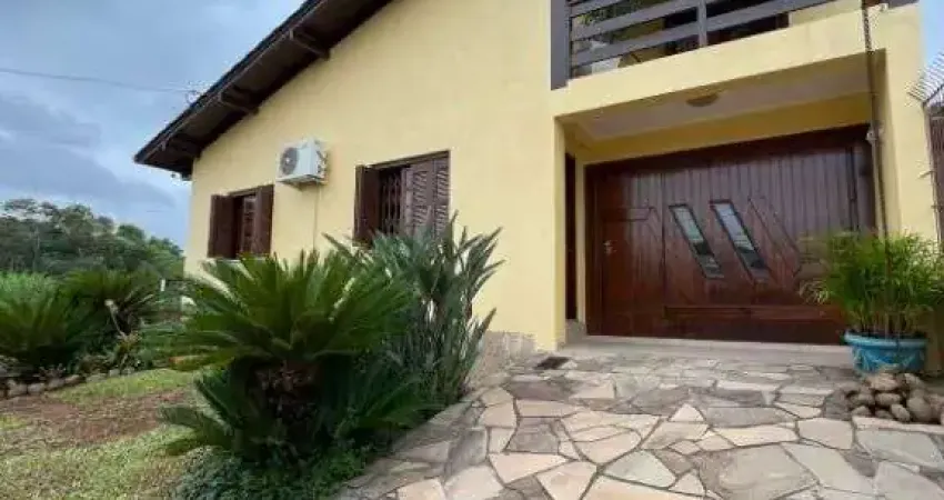 Casa com 2 dormitórios à venda, 220 m² por R$ 650.000,00 - Floresta - Estância Velha/RS