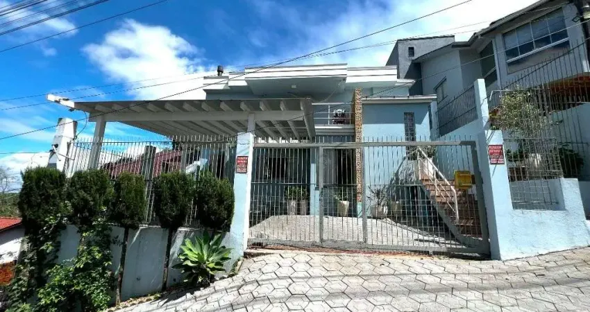 Casa com 3 dormitórios à venda, 250 m² por R$ 1.100.000,00 - União - Estância Velha/RS