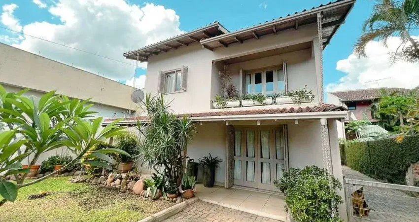 Casa com 3 dormitórios à venda, 240 m² por R$ 850.000,00 - Canudos - Novo Hamburgo/RS