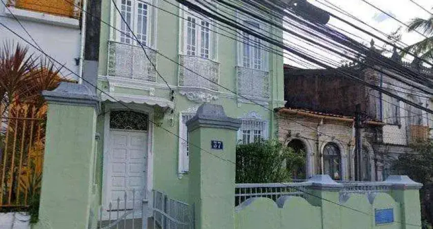 Casa para Venda em Salvador, Dois de Julho, 7 dormitórios, 2 banheiros
