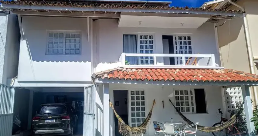 Viva na Tranquilidade: Casa em Condomínio Stella Maris Salvador