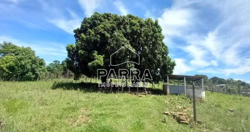 VENDE-SE CHÁCARA NO ESTÂNCIA TRÊS LAGOS - MARILIA/SP