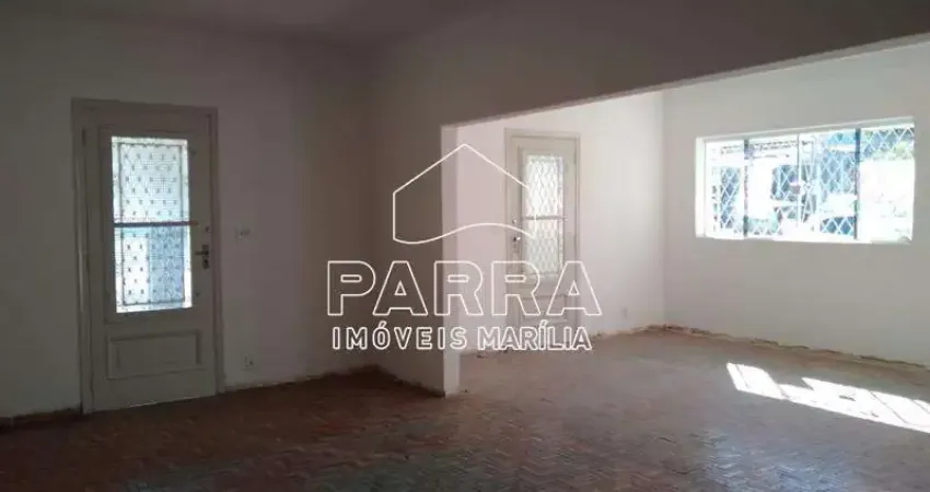 Casa comercial à venda no Centro, Marília