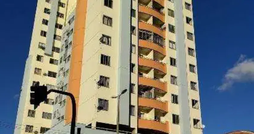 Excelente quarto e sala com vaga individual na principal avenida da cidade. prédio com elevador e portaria.