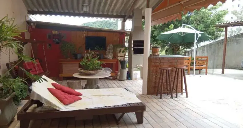 Casa com 5 quartos à venda, 264 m² por r$ 900.000 - nova califórnia - juiz de fora/mg