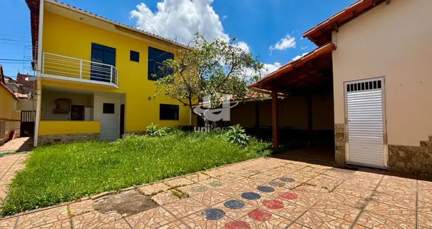 Oportunidade próxima ao centro: casa duplex moderna com 4 quartos, quintal e área gourmet