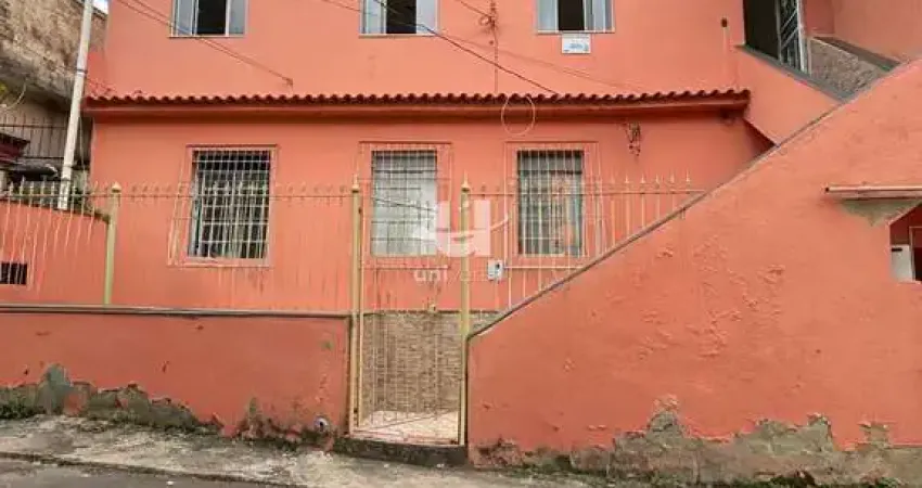 Casa com 3 quartos para alugar na Travessa Clério Bortoli, Jardim Glória, Juiz de Fora