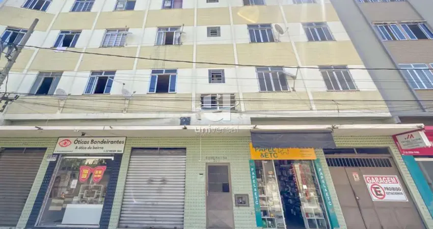 Casa para locação com 3 quartos, área de churrasco e vista privilegiada em frente à praça do bandeirantes