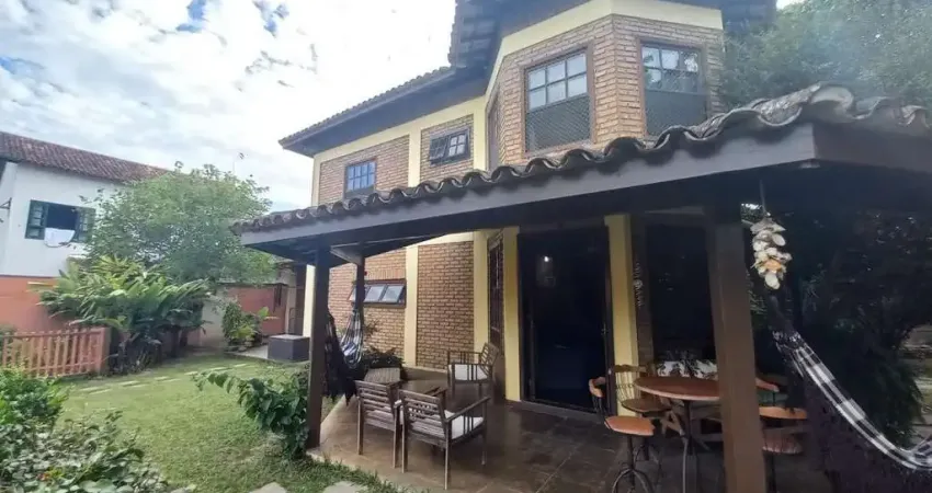 Casa para Venda em Macaé, Mirante da Lagoa, 5 dormitórios, 2 suítes, 4 banheiros, 3 vagas