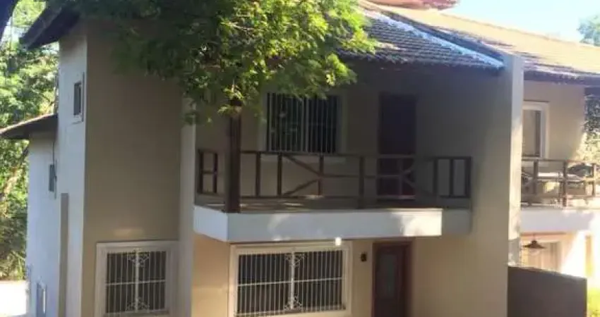 Casa em Condomínio para Venda em Macaé, Granja dos Cavaleiros, 3 dormitórios, 1 suíte, 3 banheiros, 2 vagas