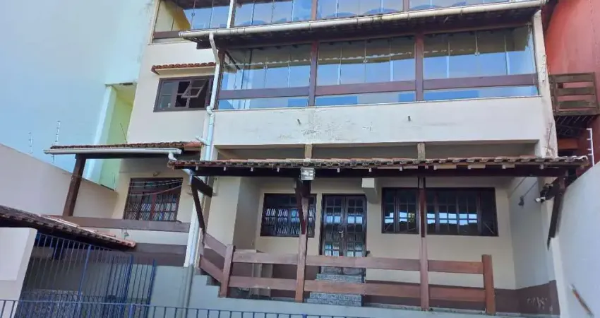 Triplex para Venda em Macaé, São Marcos, 3 dormitórios, 1 suíte, 3 banheiros, 2 vagas