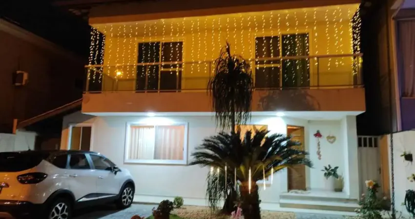 Casa 4 dormitórios ou + para Venda em Macaé, Gloria, 4 dormitórios, 2 suítes, 4 banheiros, 2 vagas