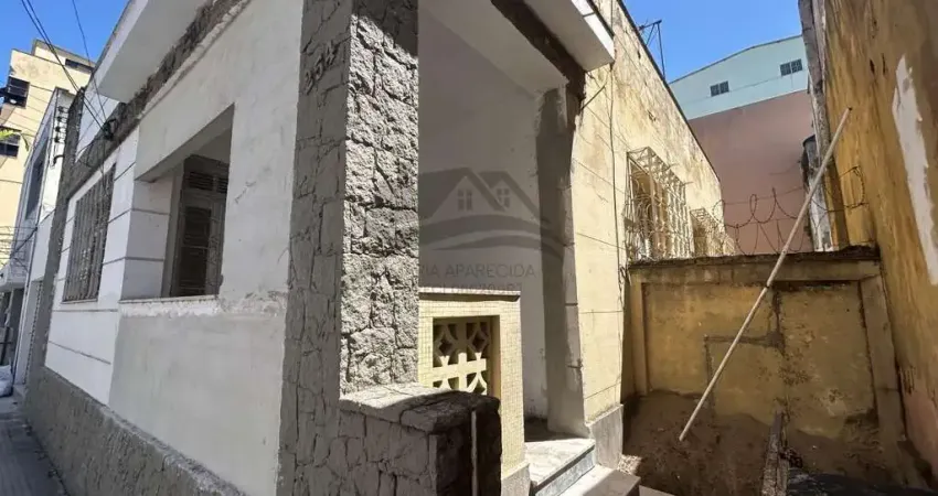 Casa para Venda em Macaé, Centro, 4 dormitórios, 3 banheiros, 1 vaga
