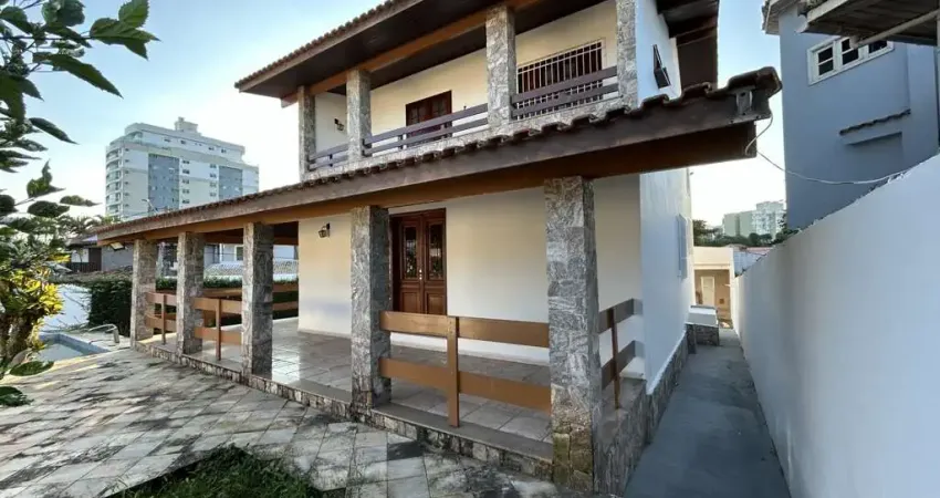 Casa para Venda em Macaé, Gloria, 3 dormitórios, 1 suíte, 5 banheiros, 6 vagas