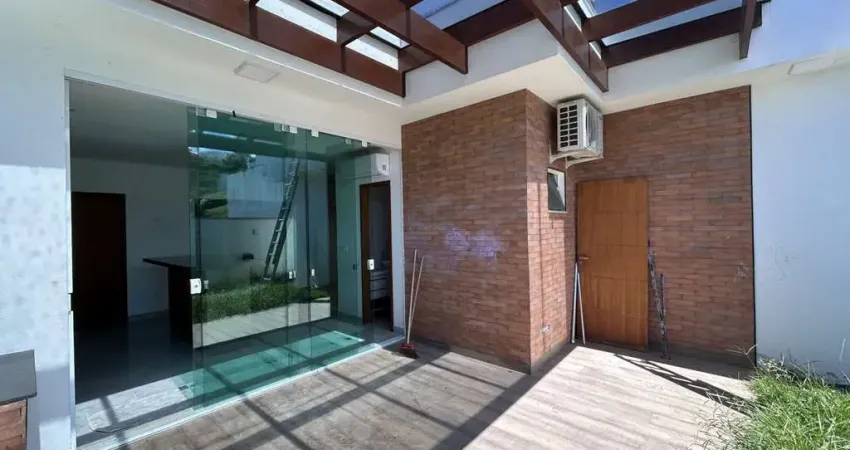 Casa para Venda em Macaé, Lagoa, 3 dormitórios, 3 suítes, 3 banheiros, 2 vagas