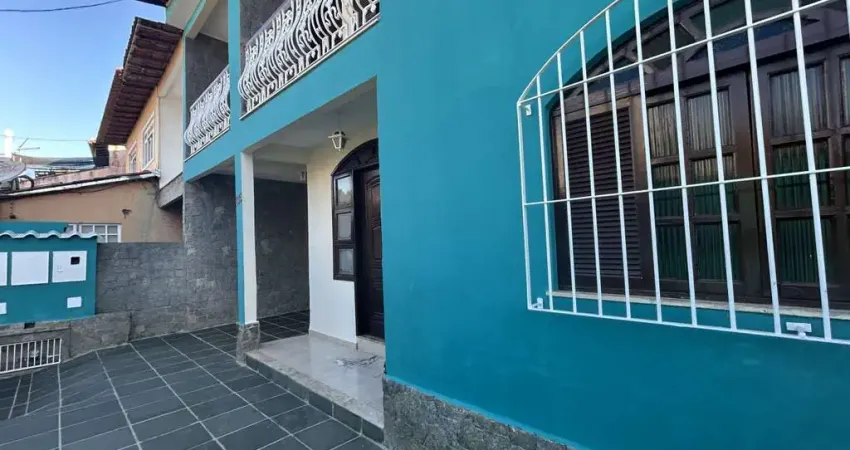 Casa para Venda em Macaé, Miramar, 5 dormitórios, 2 suítes, 4 banheiros, 2 vagas