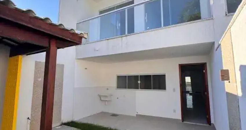 Casa para Venda em Macaé, Vale das Palmeiras, 3 dormitórios, 1 suíte, 3 banheiros, 1 vaga