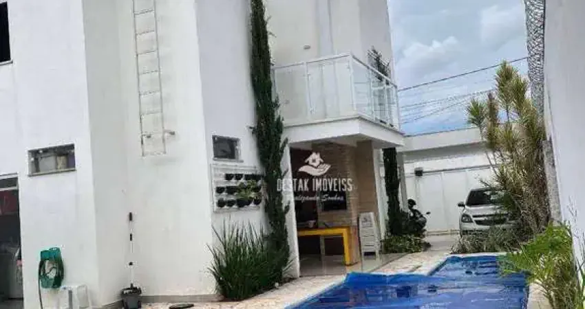 Sobrado com 3 quartos à venda, bairro Jardim Veneza - Uberlândia/MG
