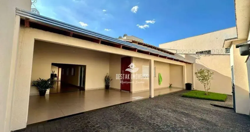 Casa com 4 quartos à venda, bairro Santa Mônica - Uberlândia/MG