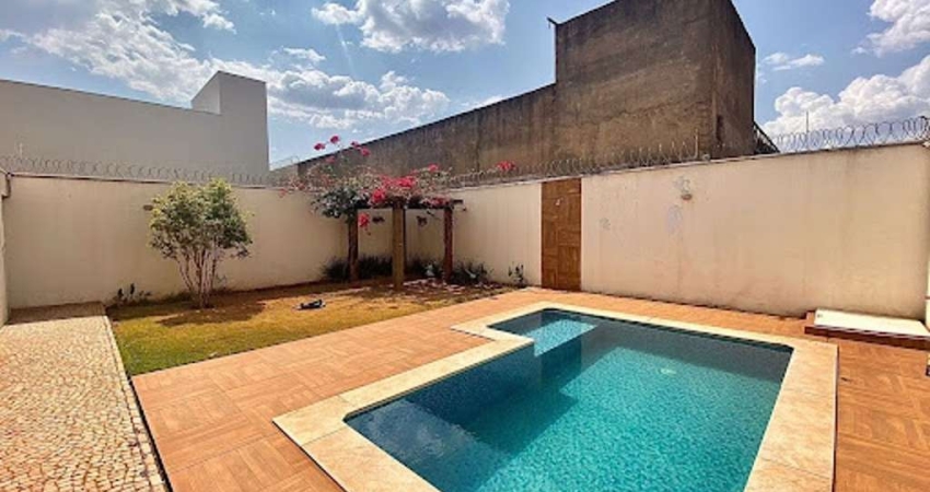 Sobrado com 3 quartos à venda, bairro Alto Umuarama - Uberlândia/MG