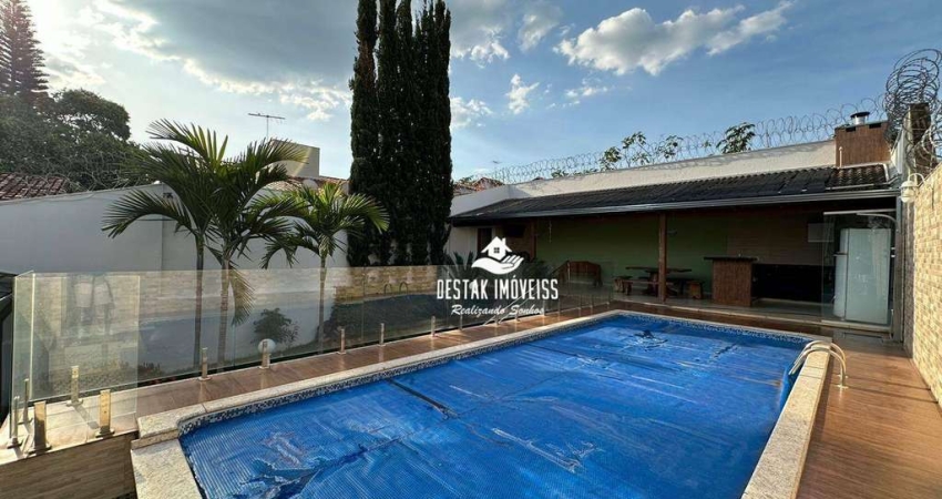 Sobrado com 4 quartos à venda, bairro Cidade Jardim - Uberlândia/MG